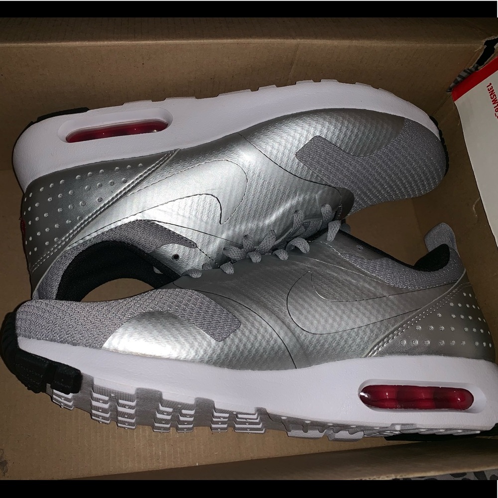 Nike Women’s Air Max Tavas